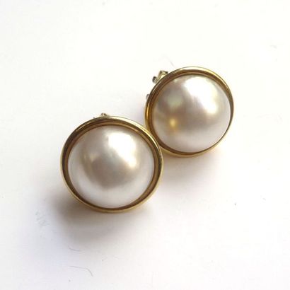 PAIRE DE CLIPS d'oreille en or jaune 18K...