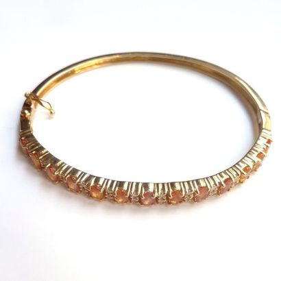 BRACELET jonc ovale ouvrant en vermeil (925/°°)...