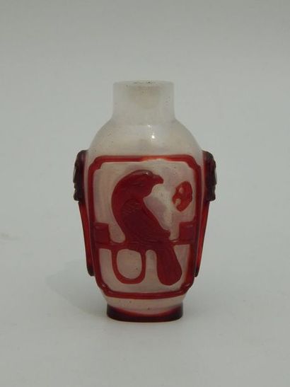 Tabatière en verre overlay rubis à décor...