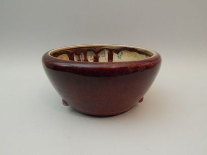 Coupe en porcelaine sang de bœuf. H : 10...