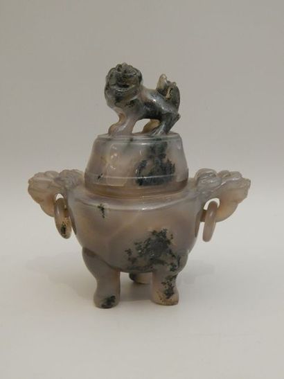 Brûle-parfum tripode en agate, muni de deux...