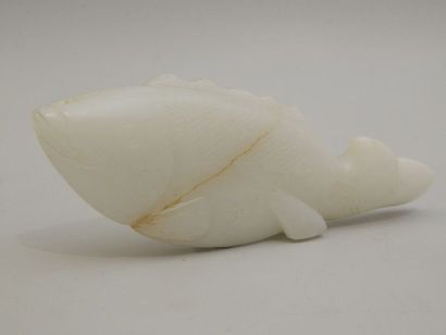 Jade sculpté en forme de poisson. L : 4.5...