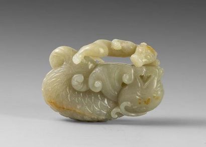 Jade sculpté représentant un dragon et un...
