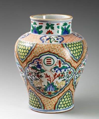 Potiche en porcelaine « Wucai ». H : 35.5...