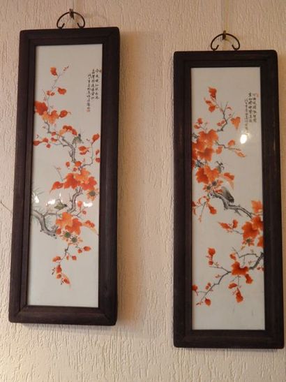Quatre plaques en porcelaine à décor polychrome...