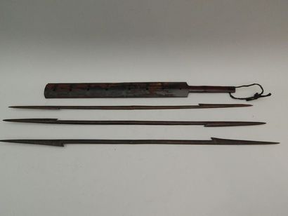 Quatre éléments de tissage en bambou. L :...