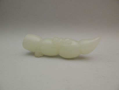 Jade blanc sculpté orné d’un enfant et d’une...