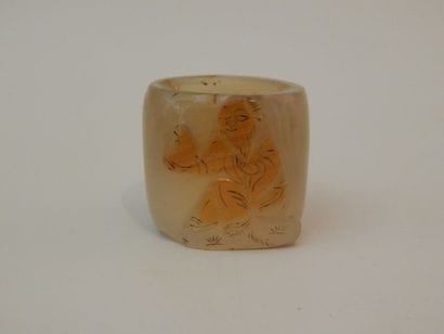 Bague d’archer en agate, sculptée en relief...
