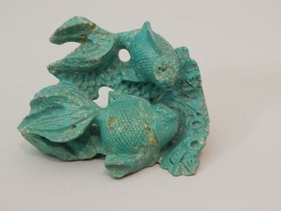 Sculpture en turquoise représentant deux...