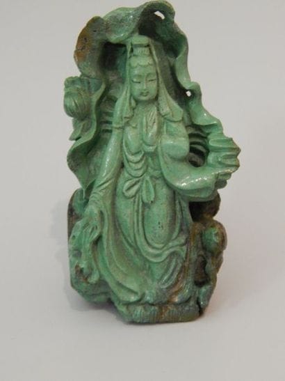 Sculpture en turquoise représentant une Kwanin...