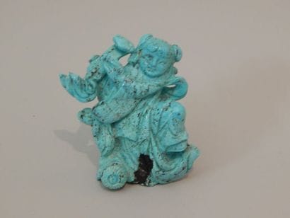 Sculpture en turquoise représentant un enfant...