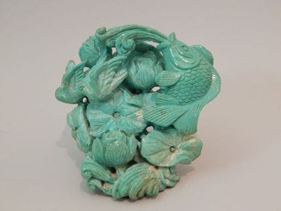 Sculpture en turquoise représentant des poissons...