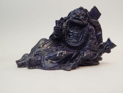 Sculpture en lapis-lazuli représentant un...