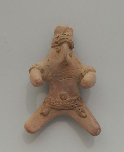 Idole assise en terre cuite. H : 9 cm. NINDOWARI...