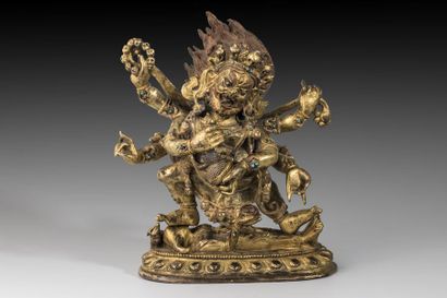 Mahakala aux six bras en bronze doré terrassant...