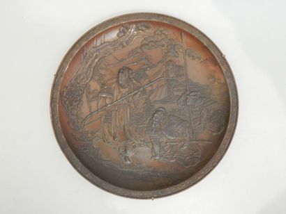 Assiette en bronze à décor de samouraïs....
