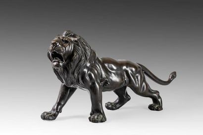 Sculpture en bronze représentant un lion....