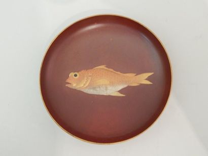 Coupelle de mariage en laque rouge, décorée...