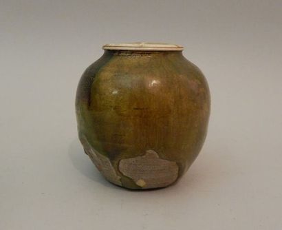Pot à poudre de thé, en grès émaillé vert...