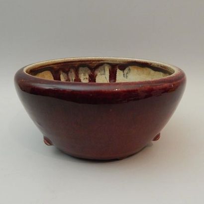 Coupe en porcelaine sang de bœuf. H : 10...