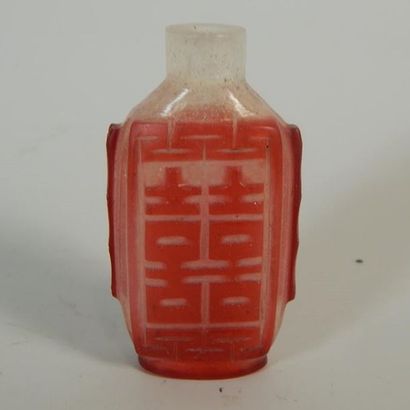 Tabatière rectangulaire en verre overlay...