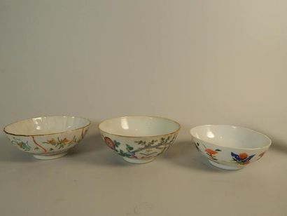 Trois coupelles en porcelaine. Chine, fin...