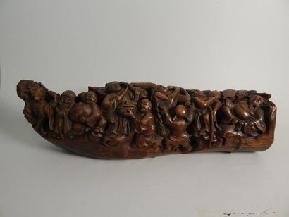 Sujet en bambou sculpté d'une barque ornée...