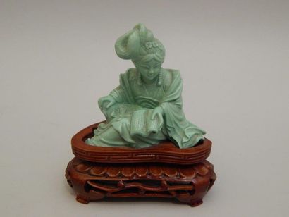 Turquoise sculptée représentant une femme...