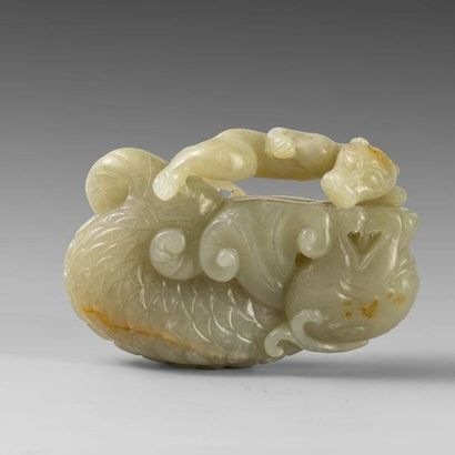 Jade sculpté représentant un dragon et un...