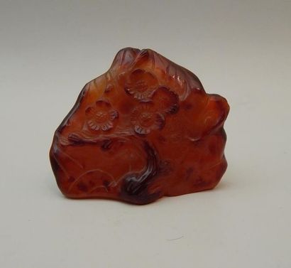 Agate sculptée d’un pin. L : 7 x 7.5 cm