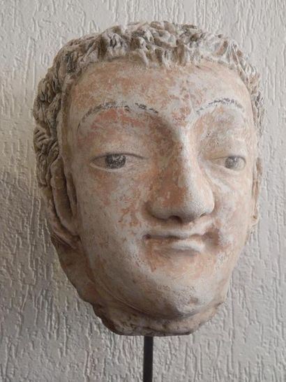 Tête de Bouddha en stuc . H : 31 cm [GANDHARA...
