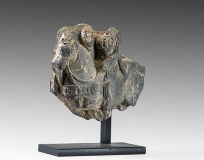 Cheval de Bouddha « Kanthaka ». En schiste....