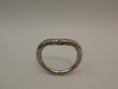 Bracelet en métal argentifère. Hmong, Indochine....