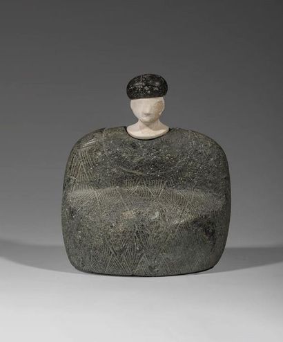 Statuette composite. 

Le personnage est...