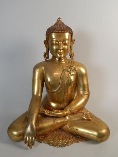 Statuette de Bouddha en bronze doré assis...