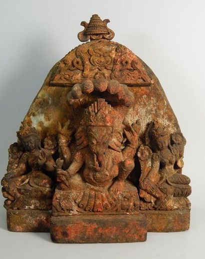 Frise en bois peint représentant Ganesh entouré...