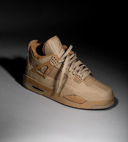 LITTLE K

Air Jordan IV, 2016

Carton découpé...