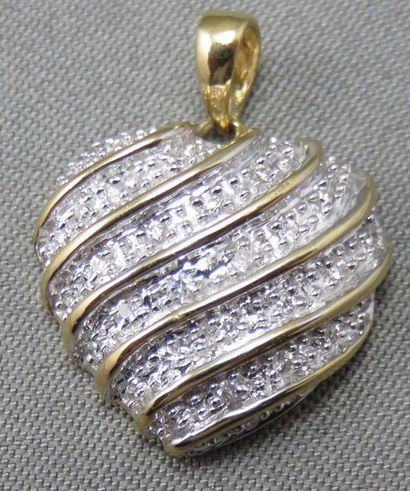 PENDENTIF COEUR en or 18k (750/°°) motif...