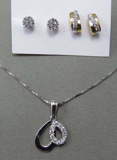 LOT de 2 Boucles d'Oreilles, d'un Pendentif...