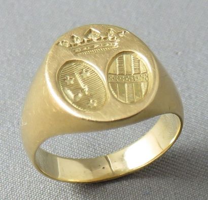 CHEVALIERE en or 18k (750/°°), armoriée d'armes...