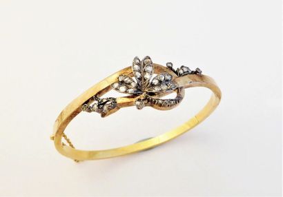BRACELET jonc ouvrant en or 18K (750/°°)...