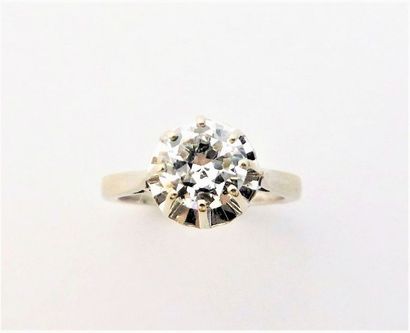BAGUE SOLITAIRE en or blanc 18K (750/°°)...