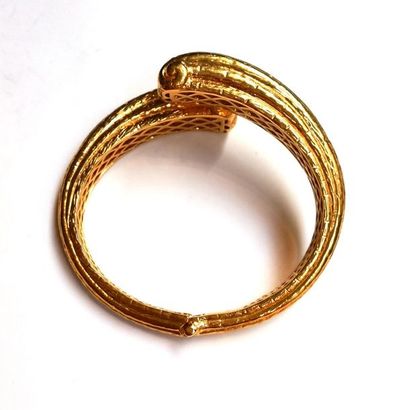 BRACELET ouvrant en argent doré (vermeil)...
