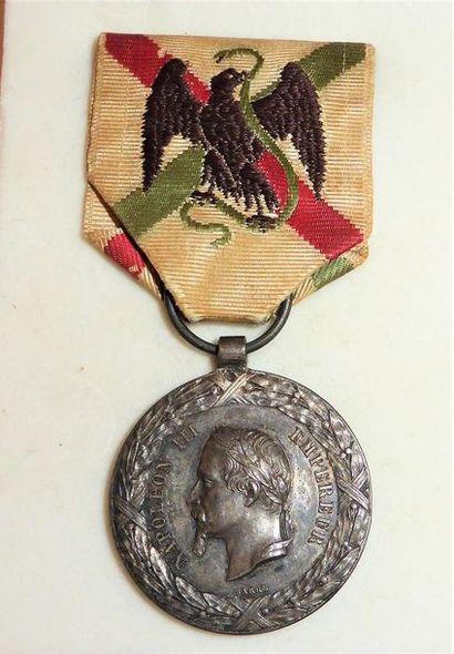 MEDAILLE Napoléon III , d'époque second Empire...
