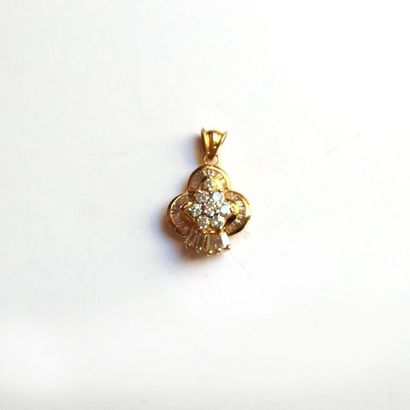 PENDENTIF en or jaune 14K (585/°°) en forme...
