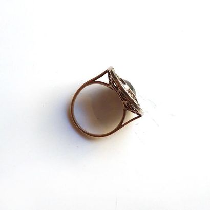BAGUE ancienne en or jaune 18K (750/°°) et...