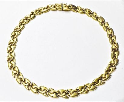 COLLIER en or 18K (750/°°) en maille articulée...