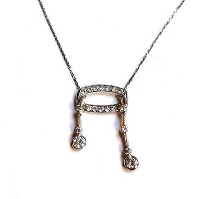 COLLIER négligé en or gris 18K (750/°°) centré...