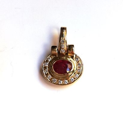 PENDENTIF en or jaune 18K (750/°°) articulé,...