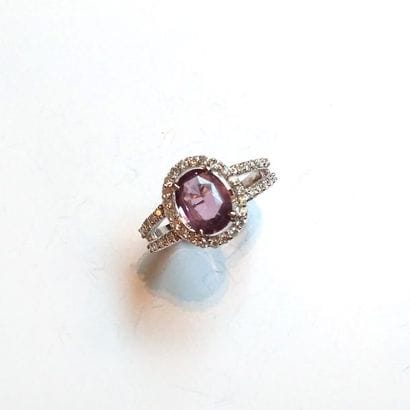 BAGUE en or gris 18K (750/°°) sertie d'un...